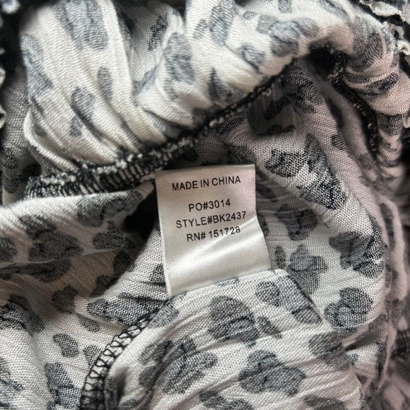 EE:SOME Off Shoulder Leopard Wide Leg Jumpsuit Women's Small Ruffle Smocked - Picture 5 of 5